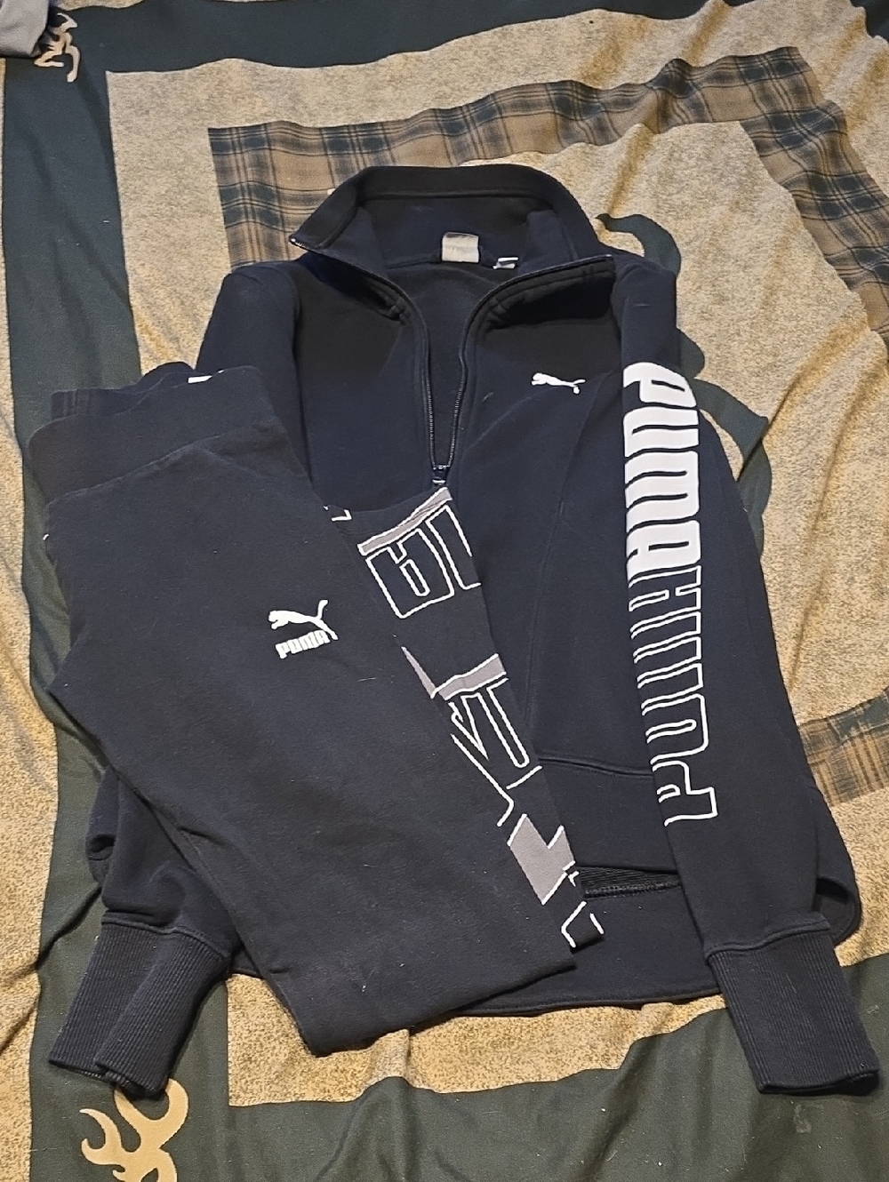 Puma Black and White Logo  Sweatshirt with Jogger Pants Set Of 3 Brand New Small